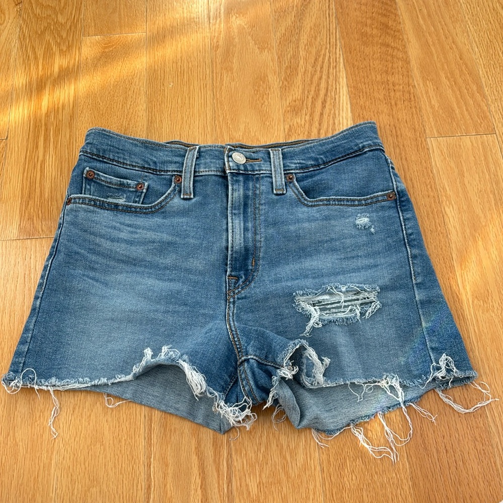 Levi high rise shorts, stretchy, size 27